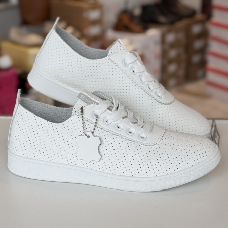 Nahast pehmed tenniskingad